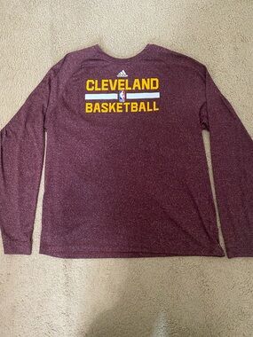adidas Cleveland Basketball Long Sleeve Tee - Maroon/Gold